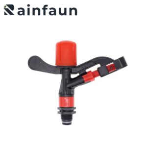 Пластиковая красная шапка с разбрызгивателем